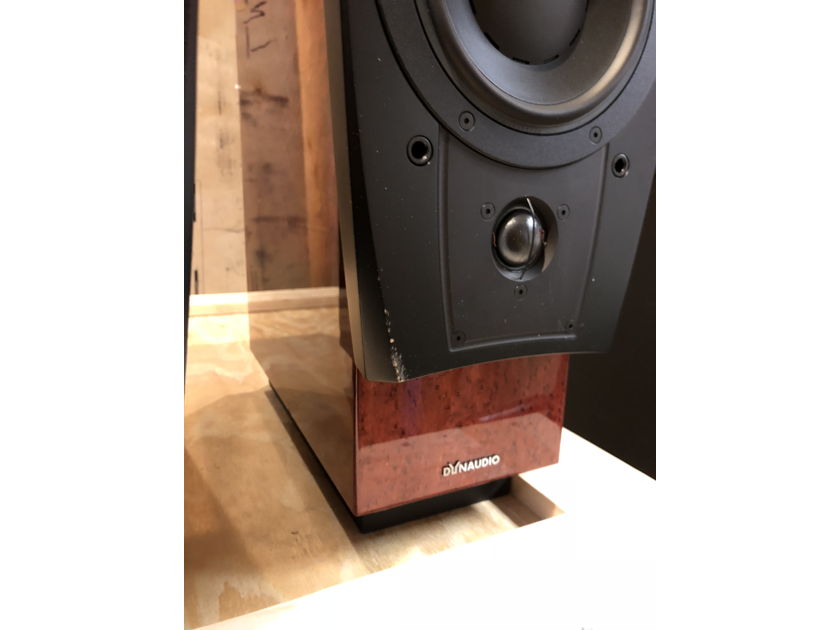 Dynaudio Confidence C1 Platinum with original stands some minor flaws