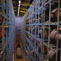 Chai moderne Racked Warehouse rempli de fûts de whisky en bois dans la distillerie Glen Scotia sur la péninsule de Kintyre dans la région de Campbeltown en Ecosse