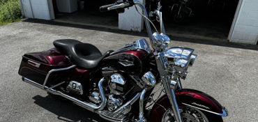 2015 HARLEY-DAVIDSON FLHR ROAD KING (TWO TONE) motorcycle for rent near Mt. Juliet, TN