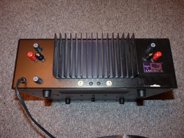 B&K ST-140 Power Amplifier, 105 watts per channel, a cl...