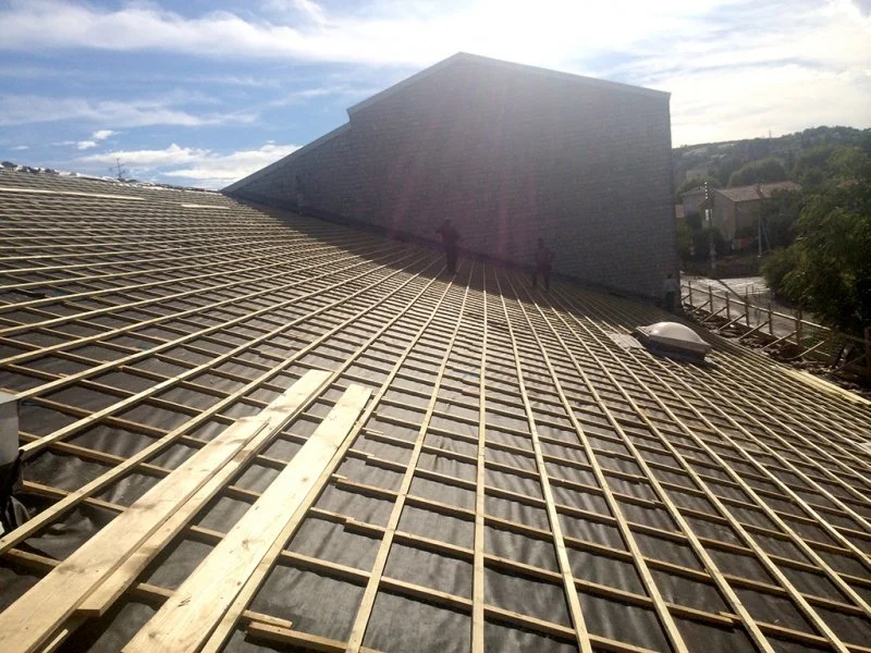 Rénovation d’une toiture en tuiles romanes pour le Conseil Régional à Manosque — photo 4 sur 9 — CEG TOITURE