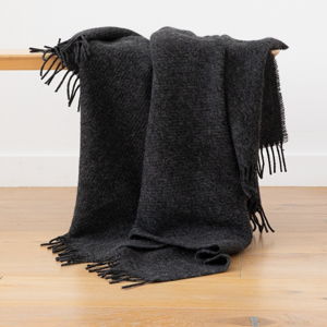 Black Wool Throw Paula - Wool throws - LinenMe