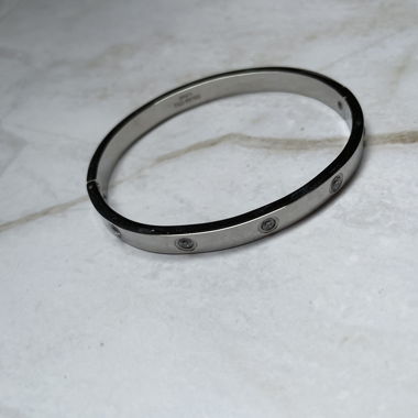 Silver color armband 