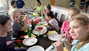 kletterhalle bergwerk kinder an geburtstagstisch