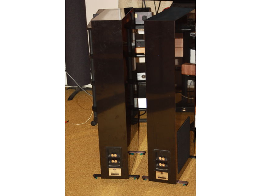 NHT 2.9 Speakers in very good condition.  Asking price reduced !!