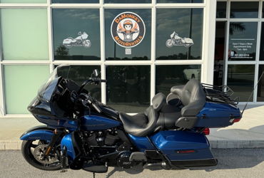 2022 HARLEY-DAVIDSON ROAD GLIDE LIMITED motorcycle for rent near Davie, FL