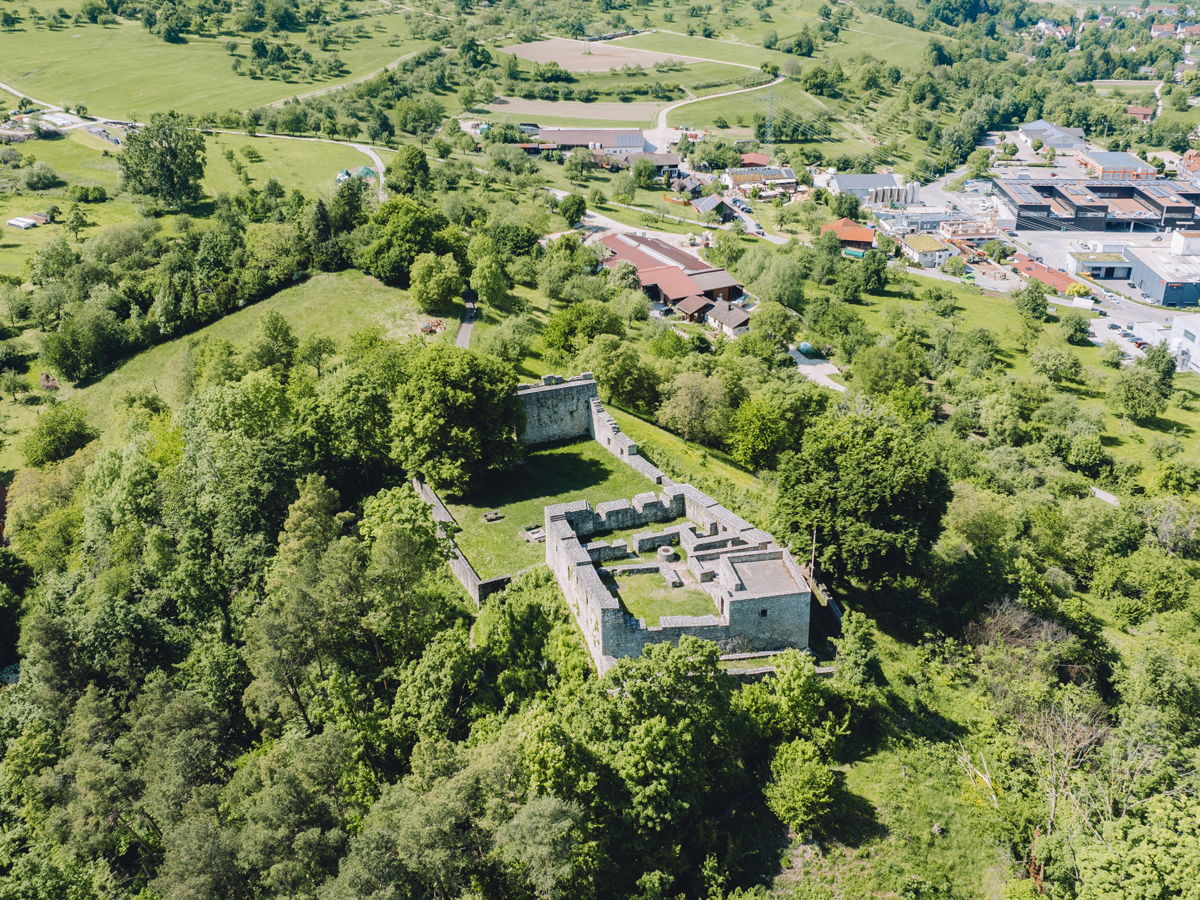 Ruine Sulzburg von oben mit der Drohne fotografiert