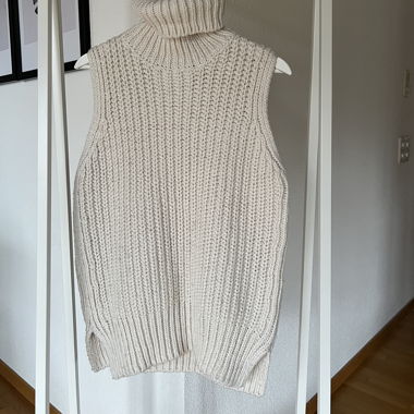 H&M no sleeve turtleneck knitted sweater