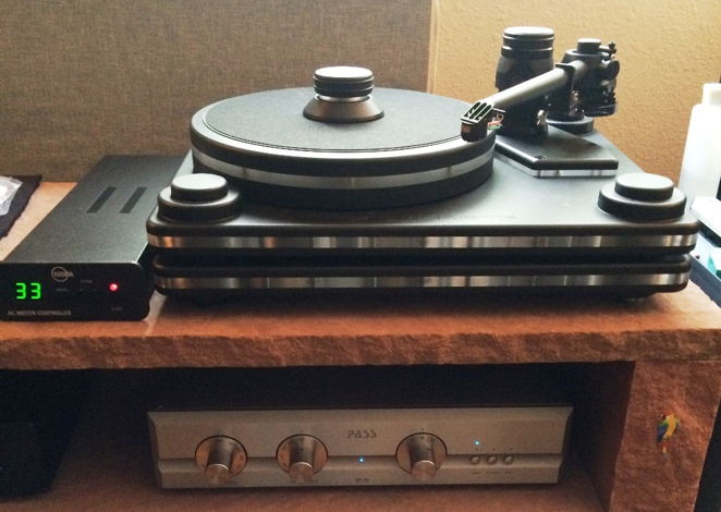 "Reference" turntable