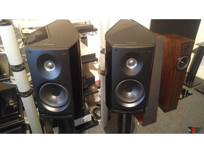Sonus Faber Venere 2.0 Gloss Black with stands