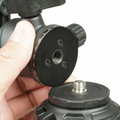 雲台とエレベーターの接続部はU3/8インチ（大ネジ）