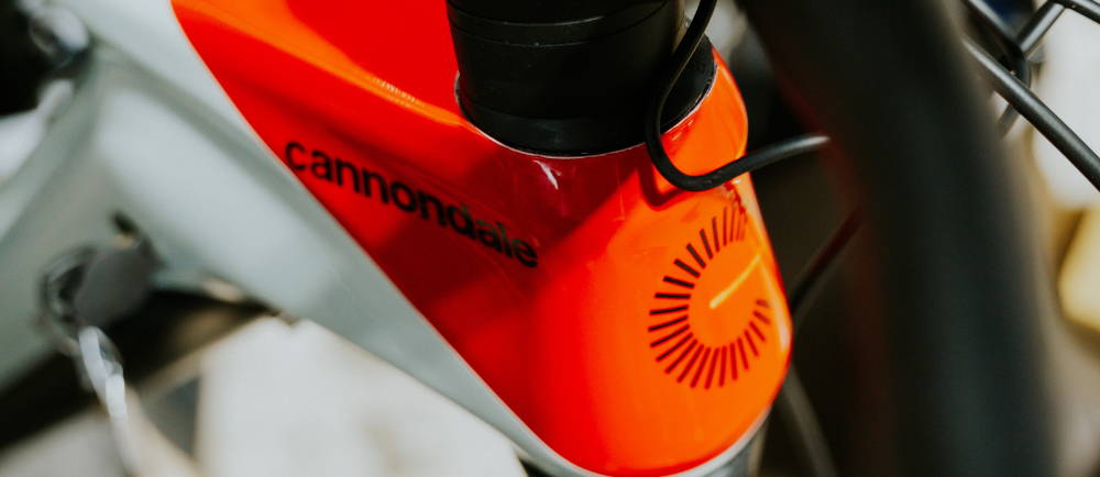 the stem on a cannondale full suspension electric mountain bike