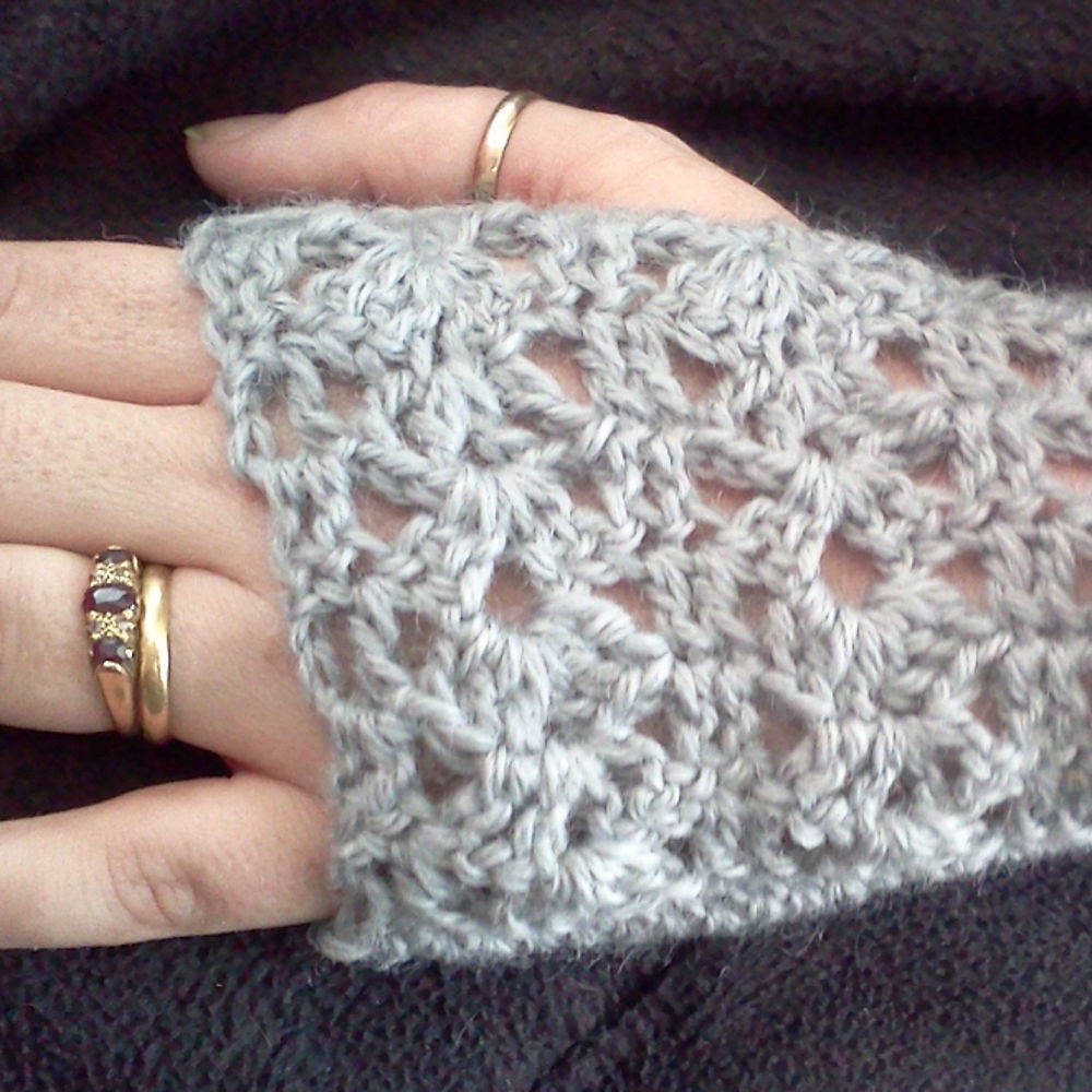Lacy Wrist Warmers