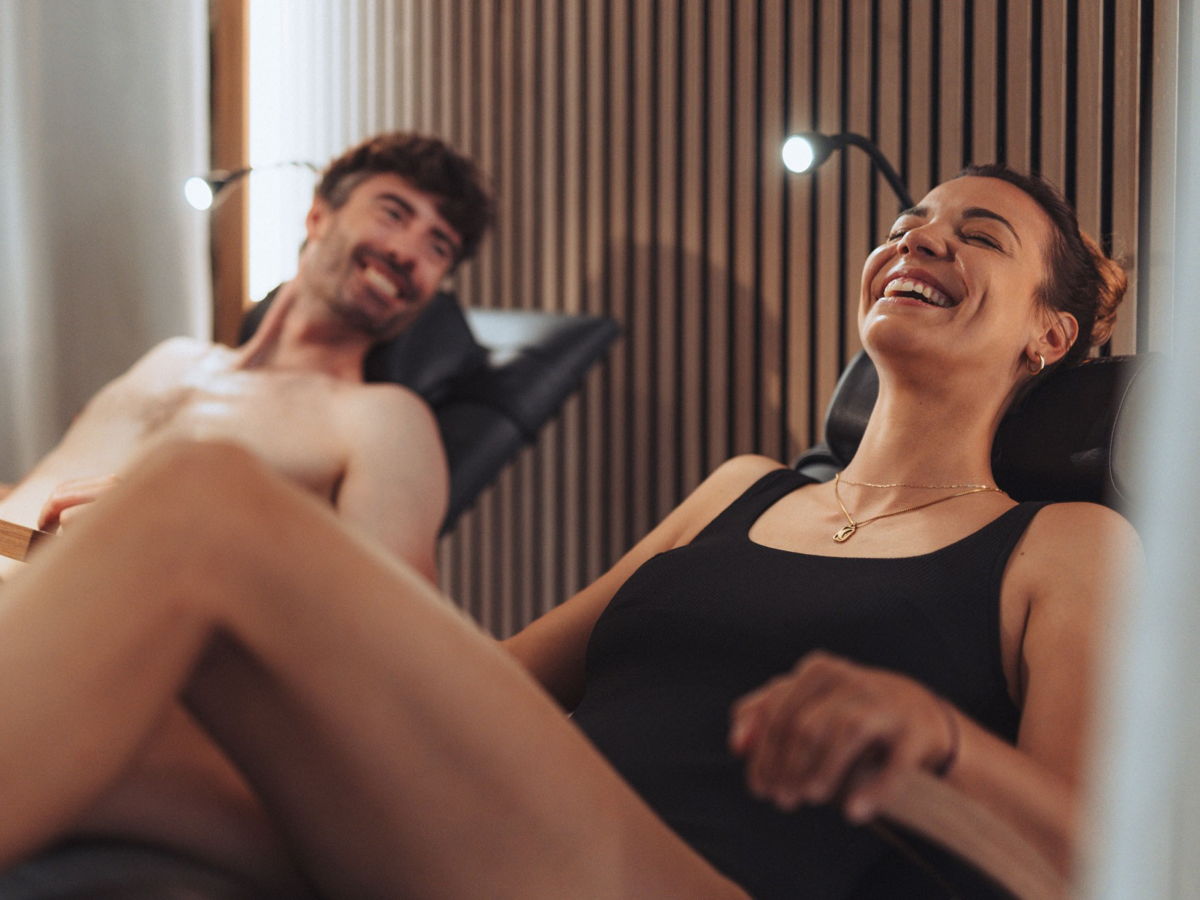 romantische Überraschung schenken für einen gemeinsamen Pärchenurlaub