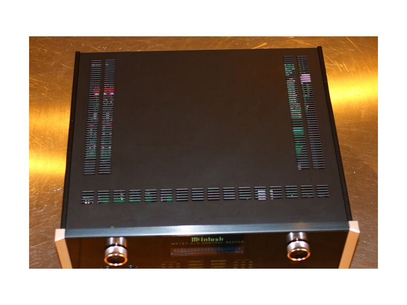 MCINTOSH MX121 PREAMP-PROCESSOR IN IMMACULATE,  LIKE NEW CONDITION