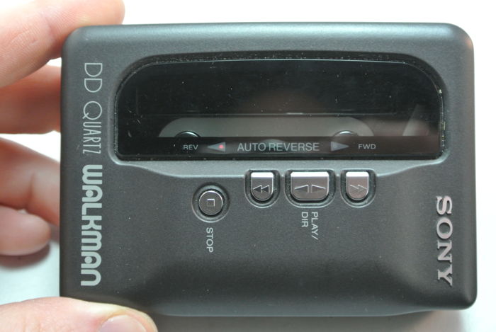 Sony WM-DD9 DD Quartz Cassette Walkman w Case - Works G...