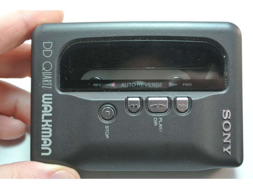 Sony WM-DD9 DD Quartz Cassette Walkman w Case - Works Great VGC Made in