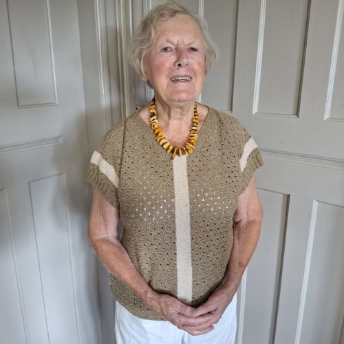 ROMA, short sleeved jumper in lace pattern worked vertical (sideways)