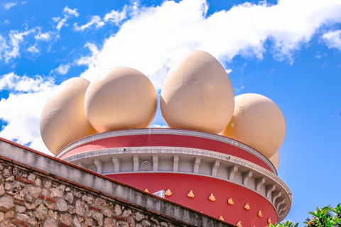 Dali Museum, House & Cadaques Small Group Tour from Barcelona