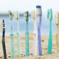 brosse-à-dents-bambou-charbon-vegetal-pack-familial-hygiene-dentaire-biodegradable-sans-plastique