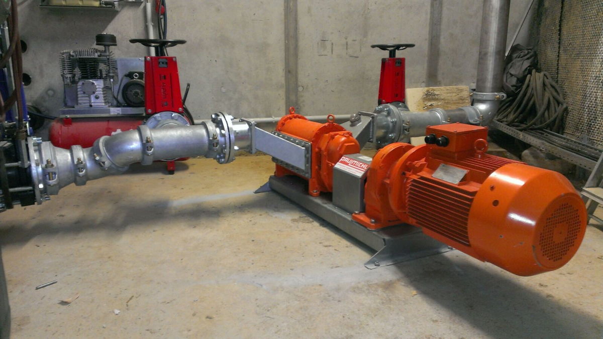 Drehkolbenpumpe in der Anwendung im Behälter