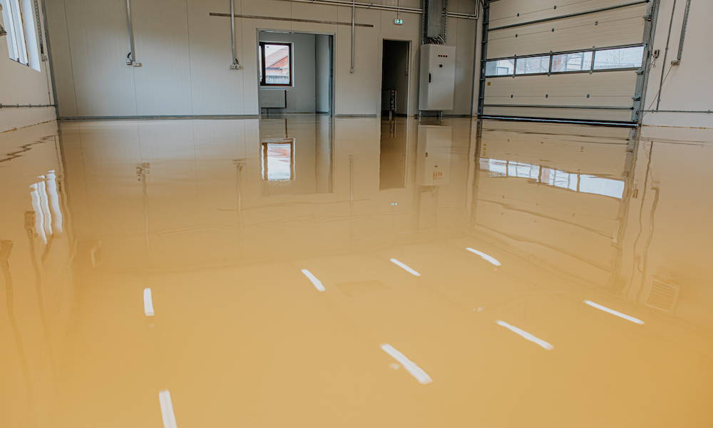 Cast floor laid in industrial hall