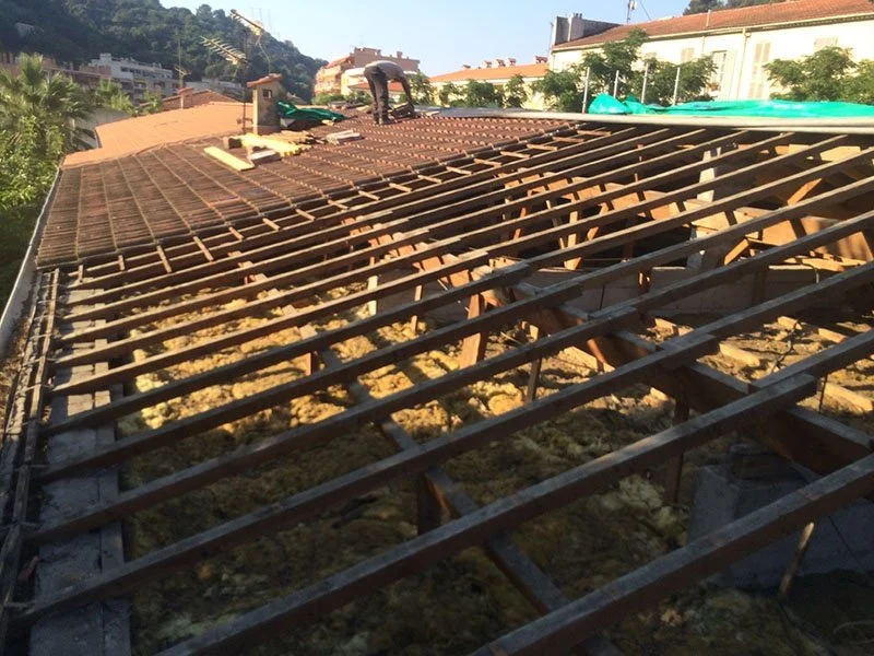 Réfection de la toiture de l’école de Menton en tuiles romanes — photo 7 sur 9 — CEG TOITURE