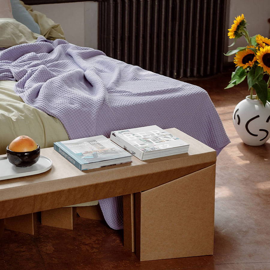 ROOM IN A BOX - Bett 2.0 aus nachhaltiger Wellpappe