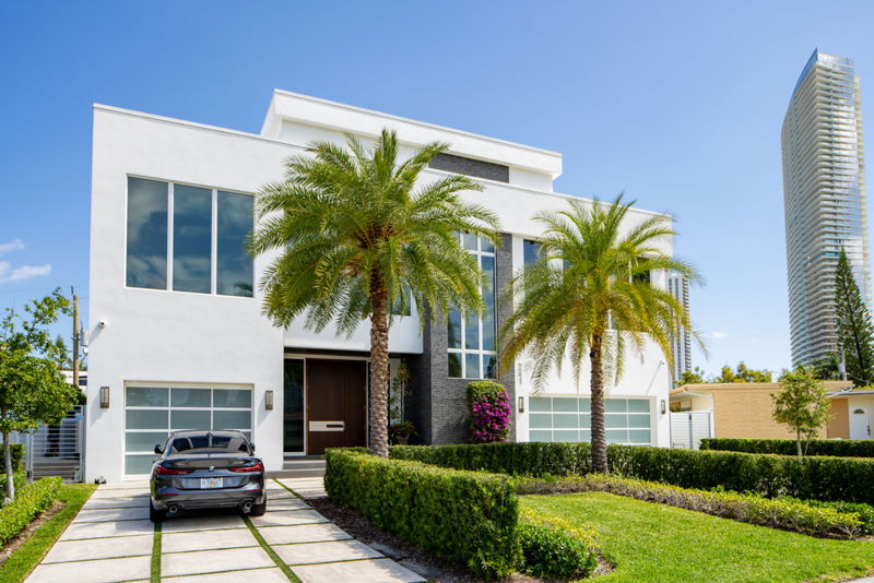 featured image for story, Golden Shores Miami - The Perfect Location for a Family Home