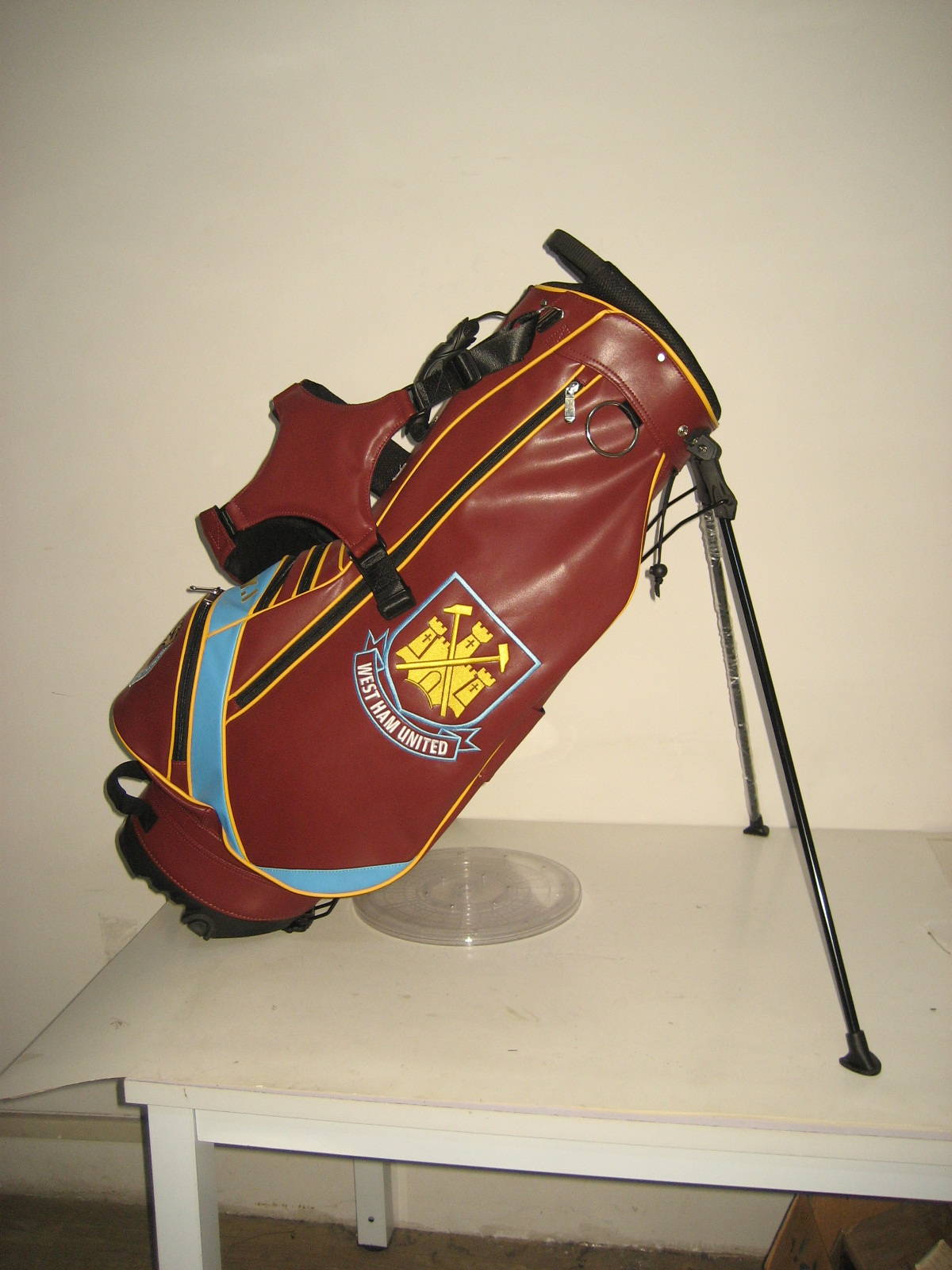 Customised football club golf bags by Golf Custom Bags 13