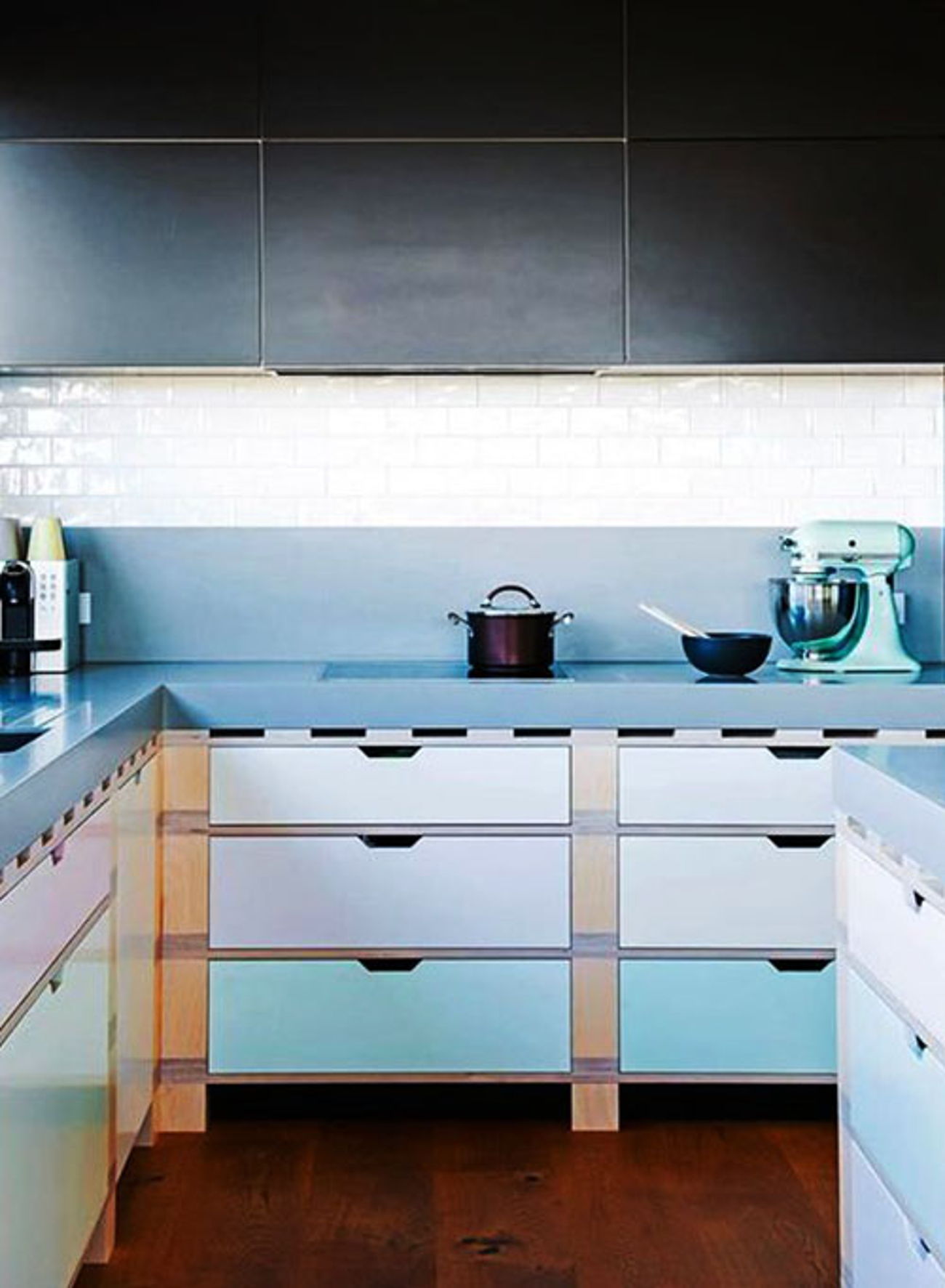 Kitchen with an ombre design