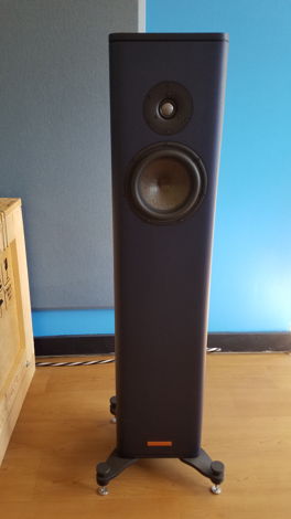 Magico S1 Blue M Cast Like New, Awesome Price, Priced T...
