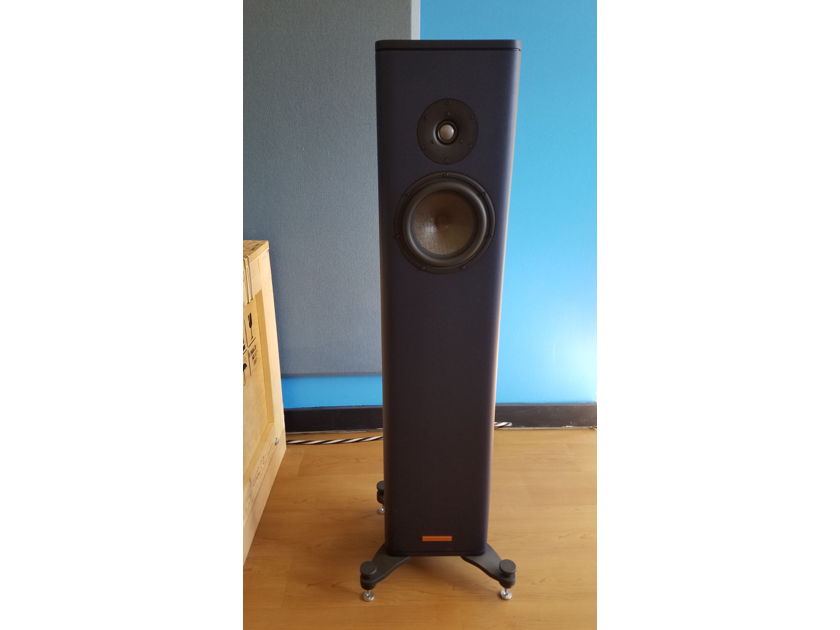 Magico S1 Blue M Cast Like New, Awesome Price, Priced To Sell!