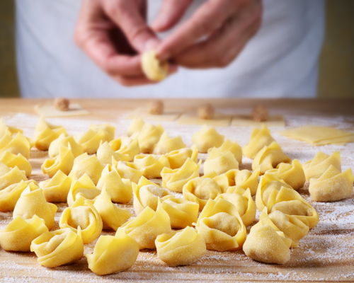 Corsi di cucina Modena: Impariamo insieme a preparare i tortelli vegetariani
