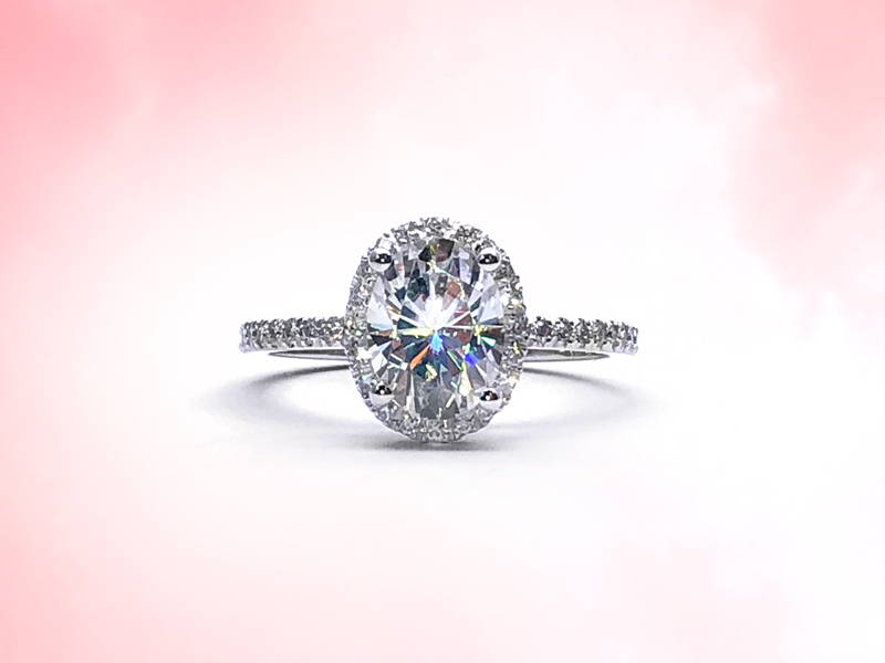 Halo ring with 1 ct main diamond