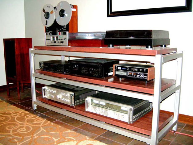 Steve Blinn Designs Super-Wide Rack, the audiophile ref...