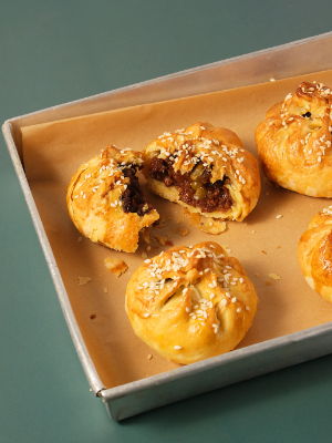 Siu Bao/ Seremban Siew Pau (Crispy and Flaky BBQ Pork Buns) Recipe