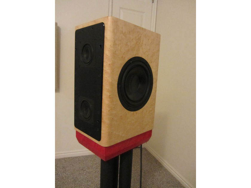 Audience 2+2 with V2 Drivers, Birdseye Maple, Stands Included