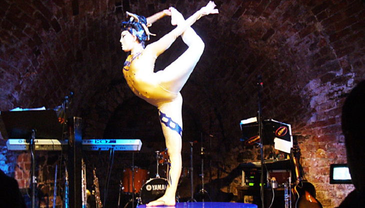 artistenschule contraire schlangenfrau