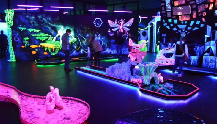 bg pit pat wonderland d minigolf neon strecken