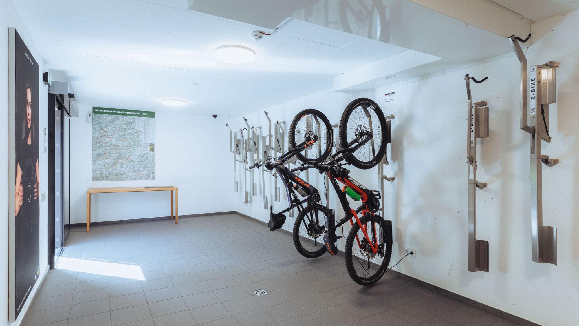 Bike Raum für MTB, e-Bike, Gravel Bikes - verschlossen und sicher deponiert im Hotel