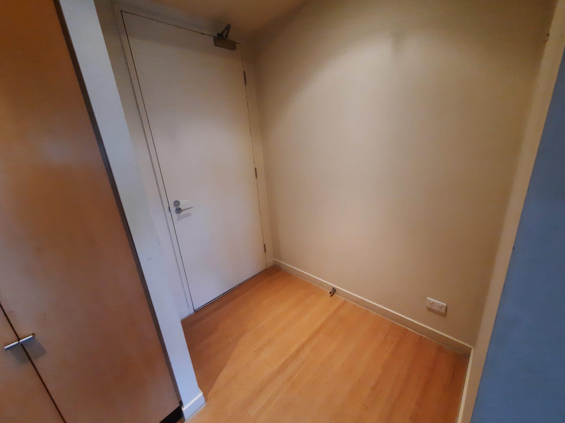 FOR RENT- Executive living in the celebrated Clarendon Towers!!! - Image 3