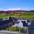 Vue aérienne de la distillerie Brora dans le nord-ouest des Highlands d'Ecosse