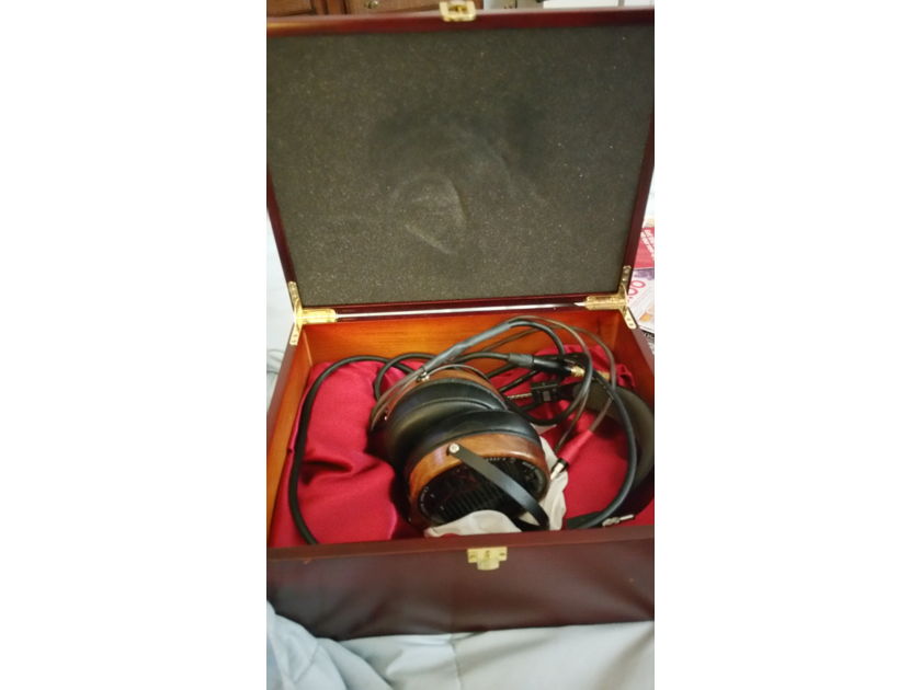 Audeze LCd-2 High end planar headphone