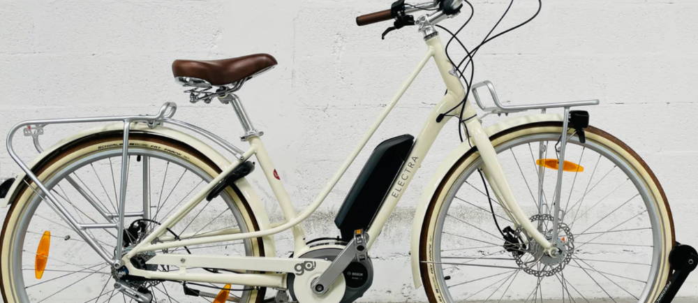 A white Electra Loft Go! 8i electric city bike