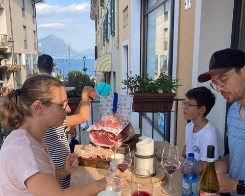 Food & Wine Tours Verbania: Street tour at the Verbania market