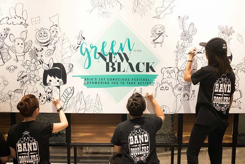 3 young singaporean people draw for the Green is the new black conscious festival