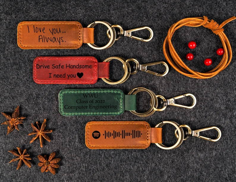 Llaveros de cuero grabados con láser 002