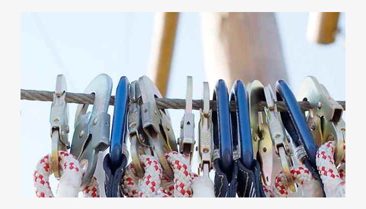 querfeldein hochseilgarten karabinerhaken am seil