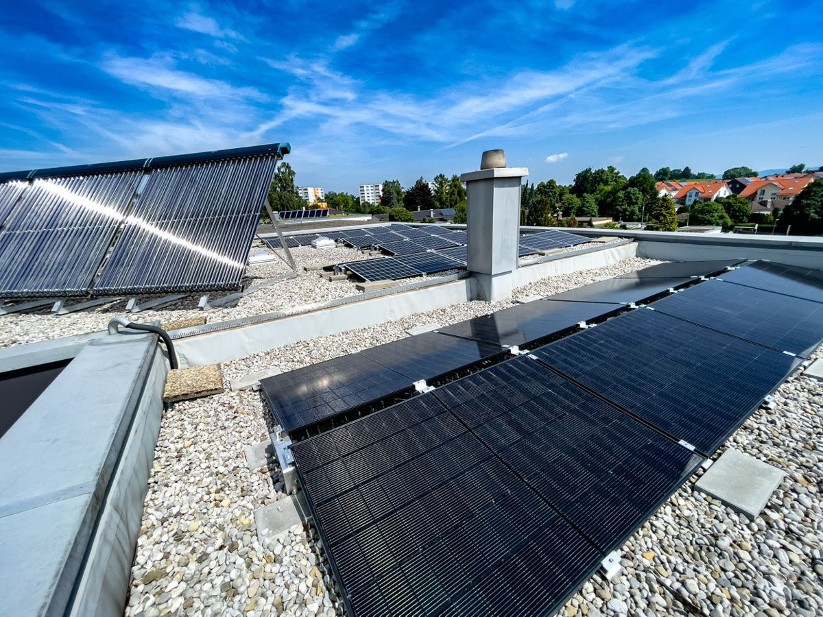 Foto Kundenreferenz Einfamilienhaus Erweiterung PV-Dachanlage